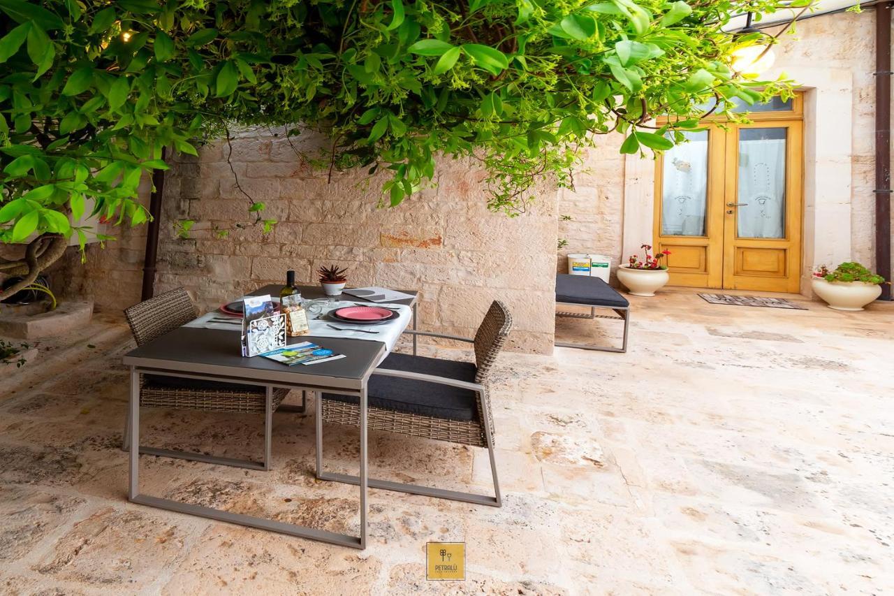 Petralu By La Puglia In Un Trullo Villa Locorotondo Luaran gambar