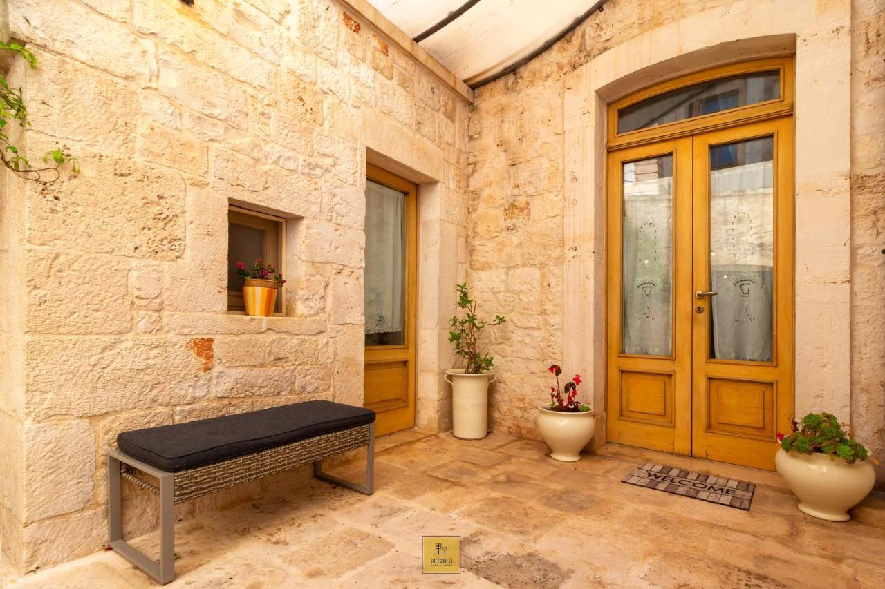 Petralu By La Puglia In Un Trullo Villa Locorotondo Luaran gambar