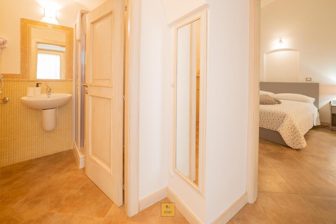 Petralu By La Puglia In Un Trullo Villa Locorotondo Luaran gambar