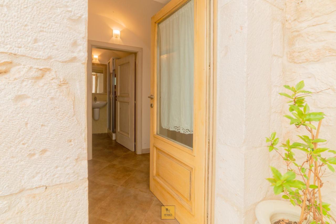 Petralu By La Puglia In Un Trullo Villa Locorotondo Luaran gambar